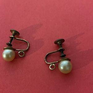 Vintage faux pearls screw on type earrings